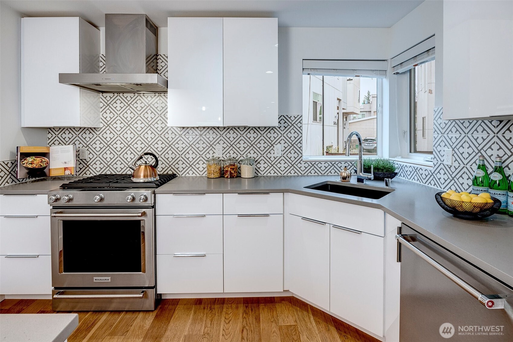 4274 NE 50th Street , Seattle, WA 98105