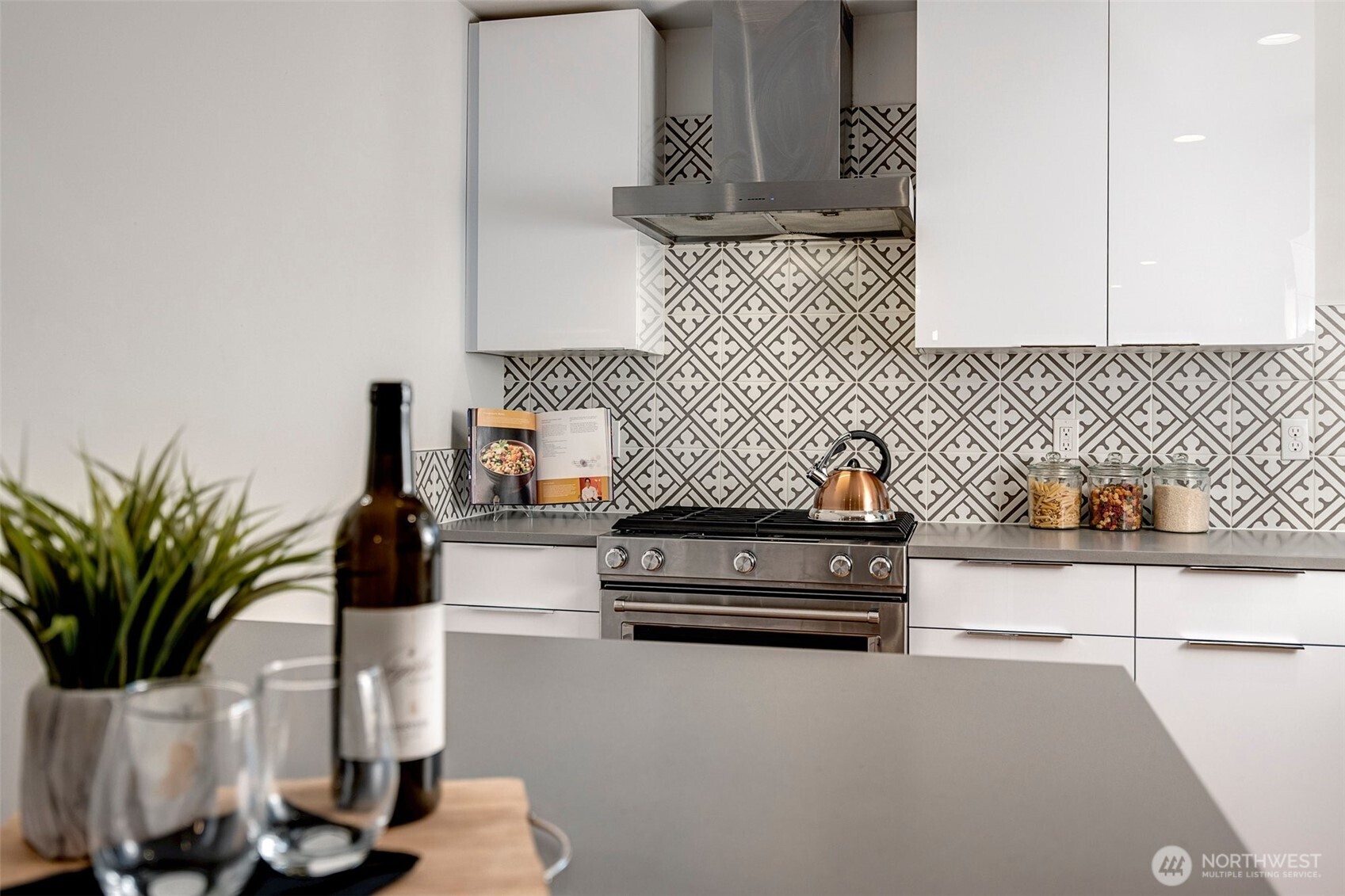 4274 NE 50th Street , Seattle, WA 98105