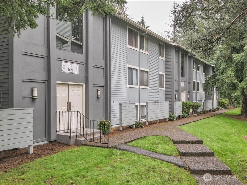 4629 W Lake Sammamish Parkway SE #H206, Issaquah, WA 98027