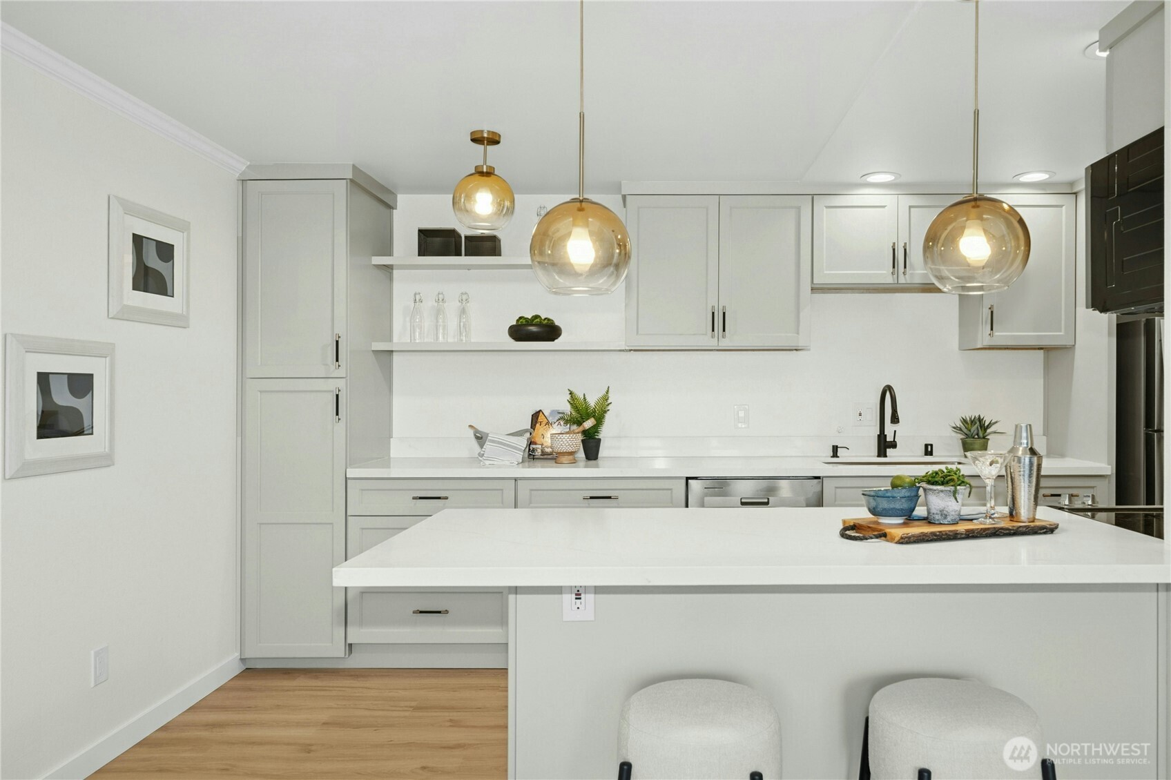 733 Lake Street S #202, Kirkland, WA 98033