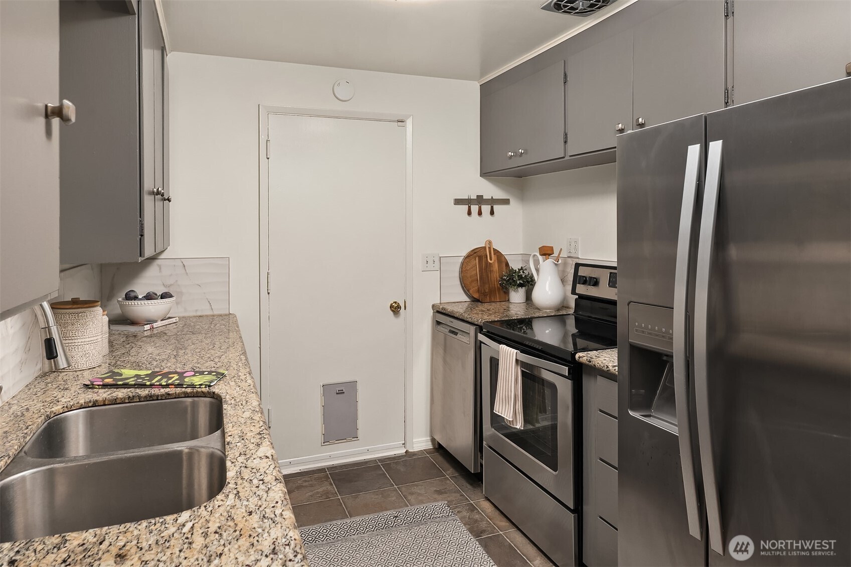 2821 SW Trenton Street , Seattle, WA 98126