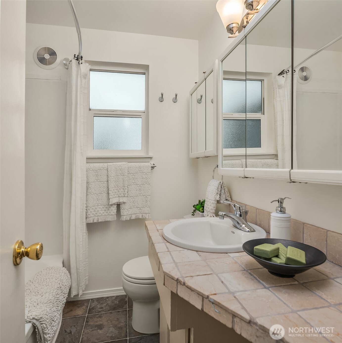 2821 SW Trenton Street , Seattle, WA 98126