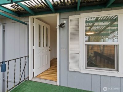 11040 14th Avenue SW, Seattle, WA 98146 - Photo 2