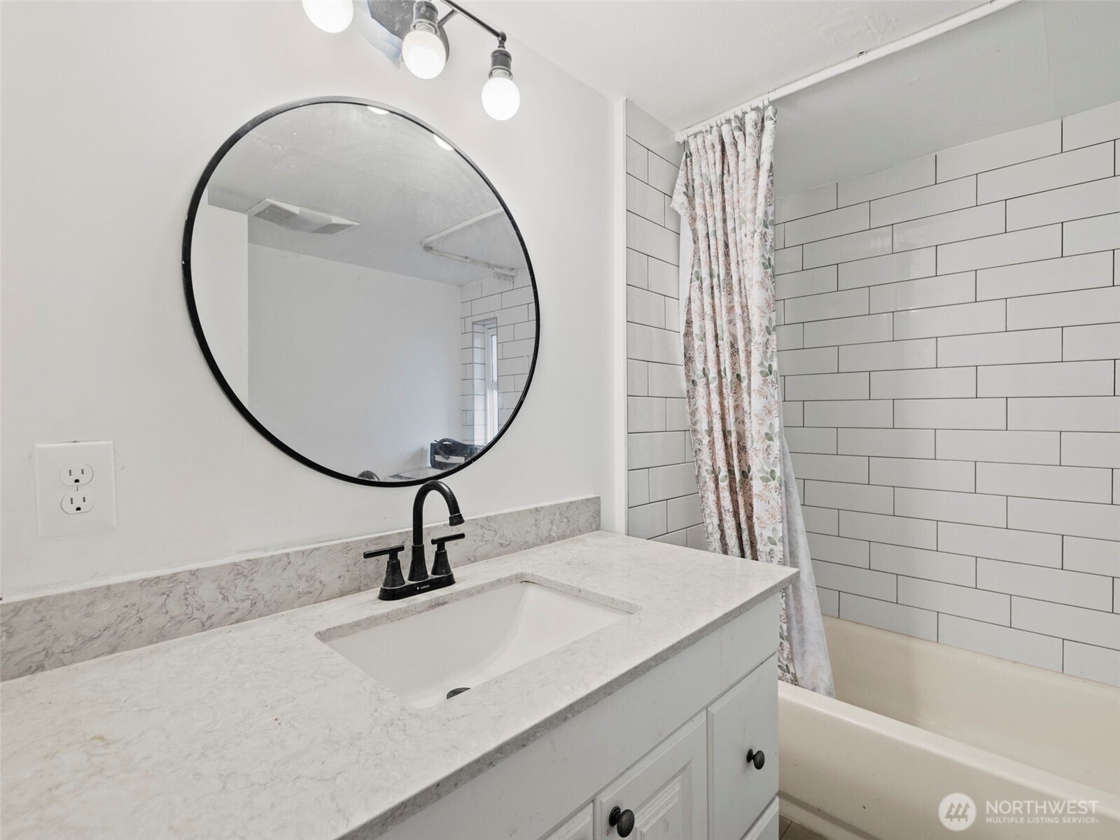 11040 14th Avenue SW, Seattle, WA 98146