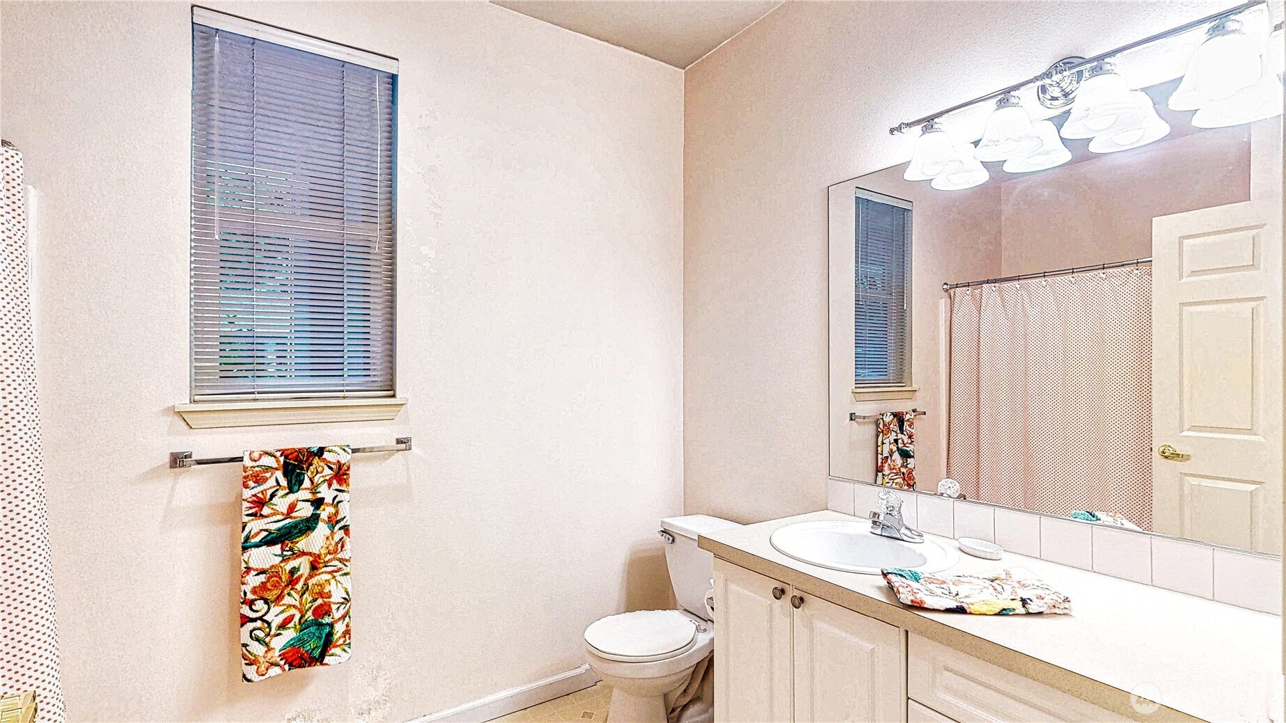 12712 Admiralty Way #E-103, Everett, WA 98204-8020