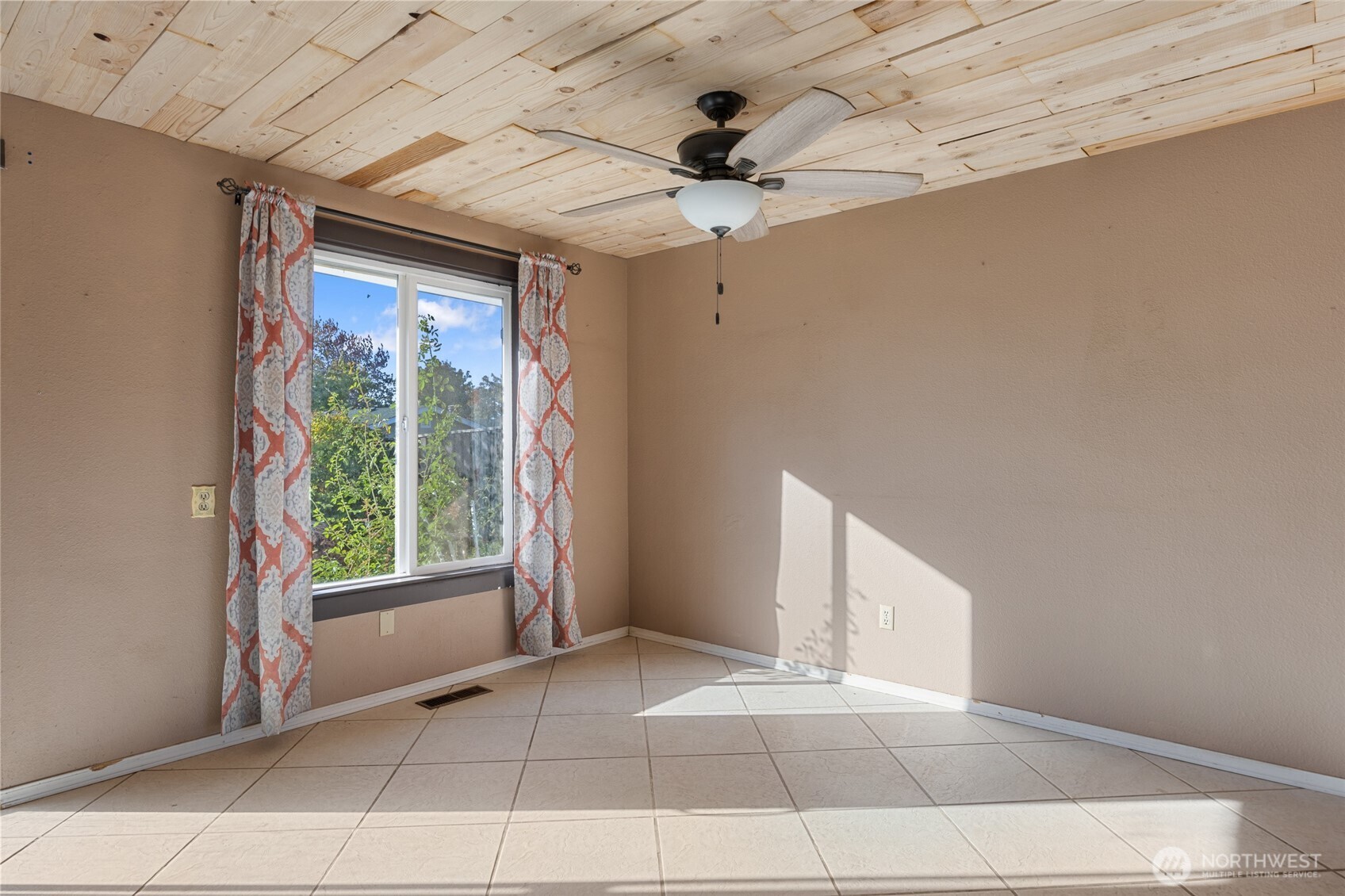 425 N Desdemona Avenue , Othello, WA 99344