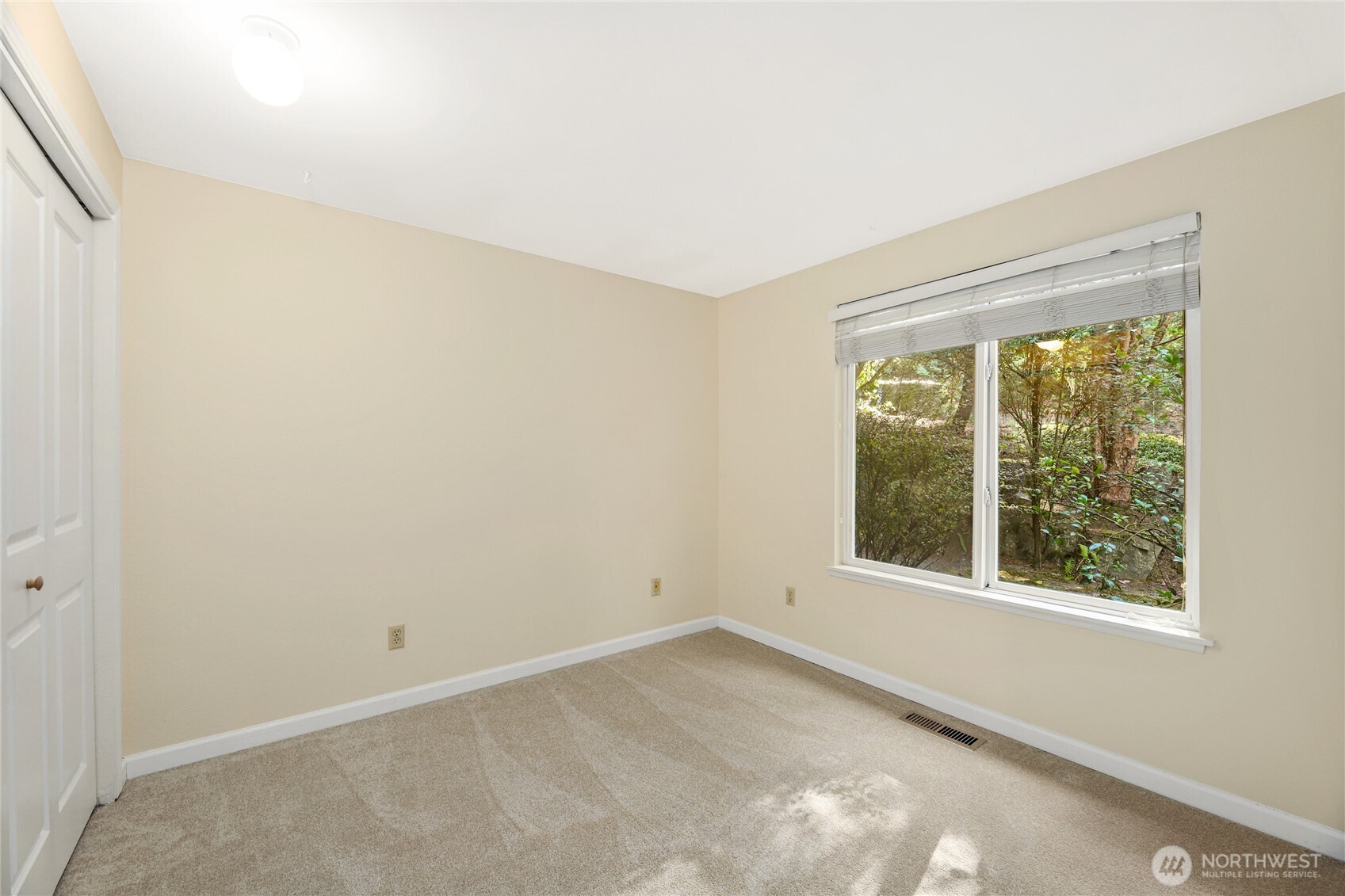 15604 SE 42nd Place , Bellevue, WA 98006