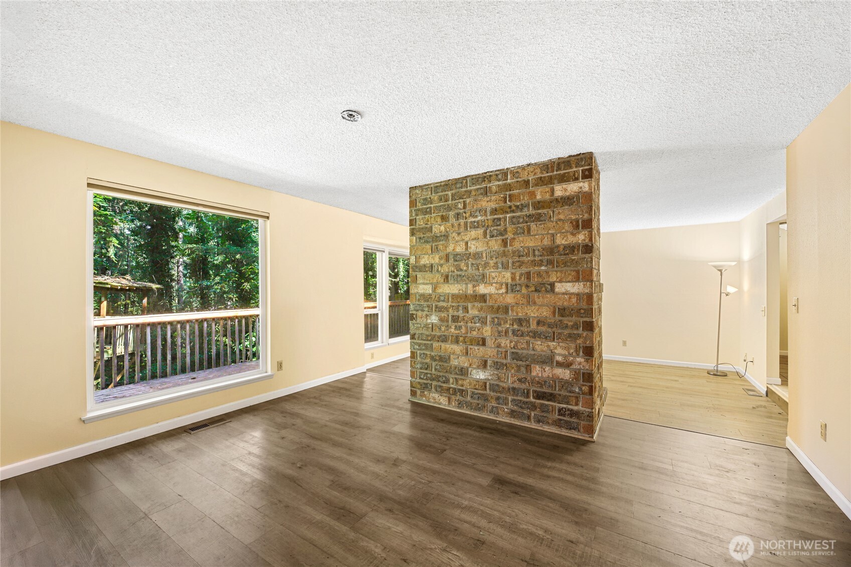 15604 SE 42nd Place , Bellevue, WA 98006