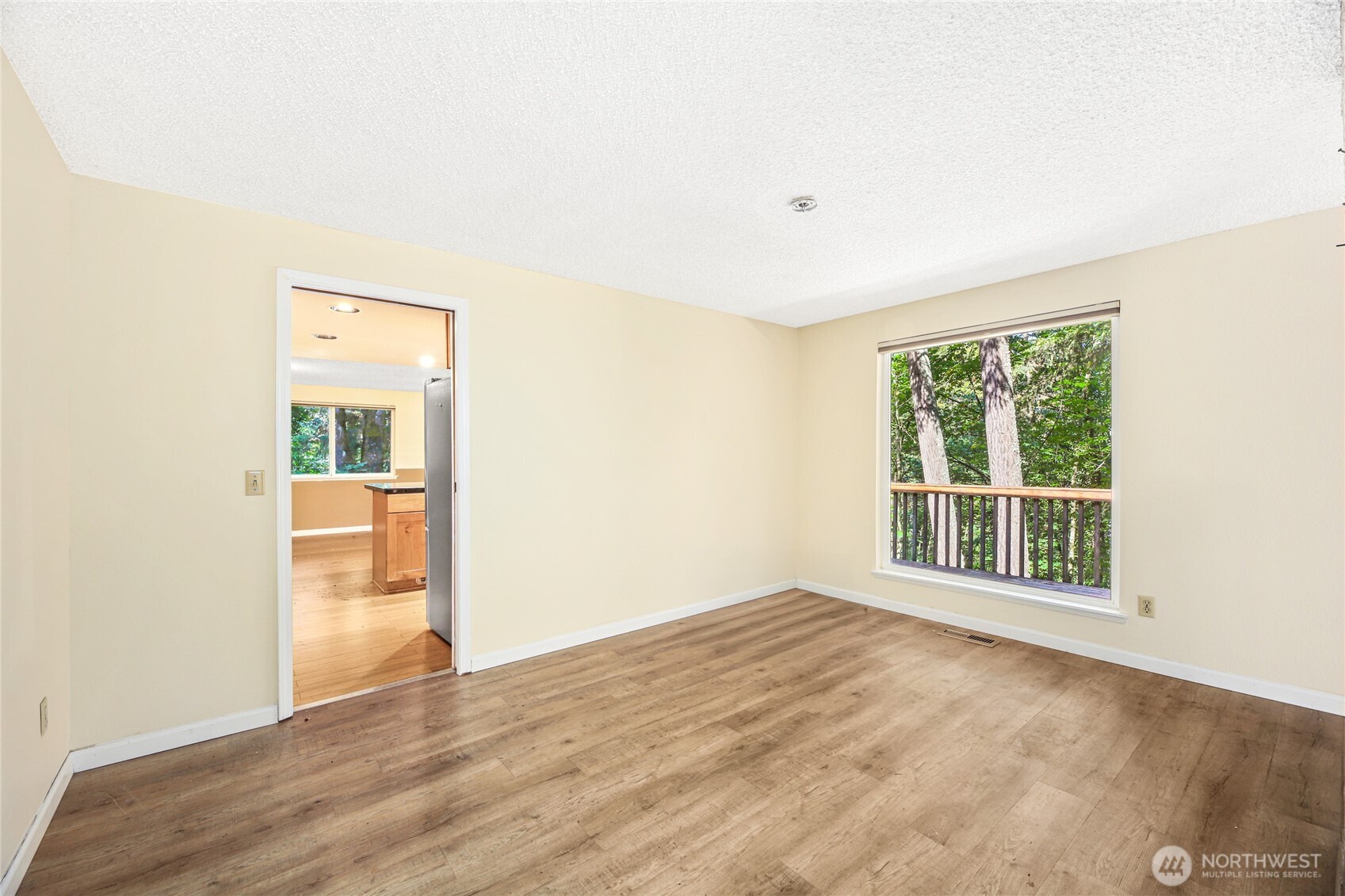 15604 SE 42nd Place , Bellevue, WA 98006