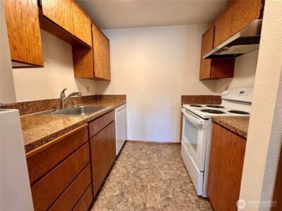 1125 N 13th Street #D-16, Shelton, WA 98584 - Photo 5