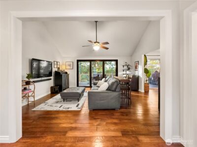 4017 239th Place SE, Sammamish, WA 98029 - Photo 4