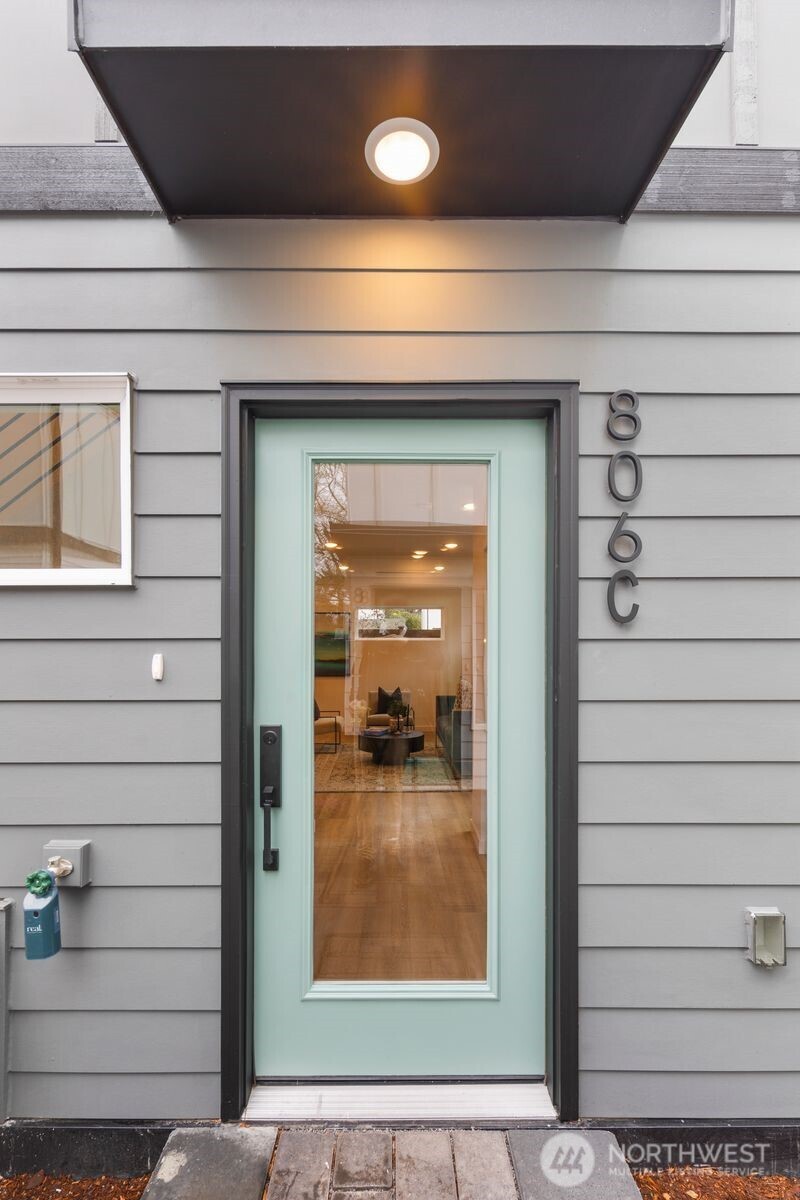 806 C S Rose Street , Seattle, WA 98108