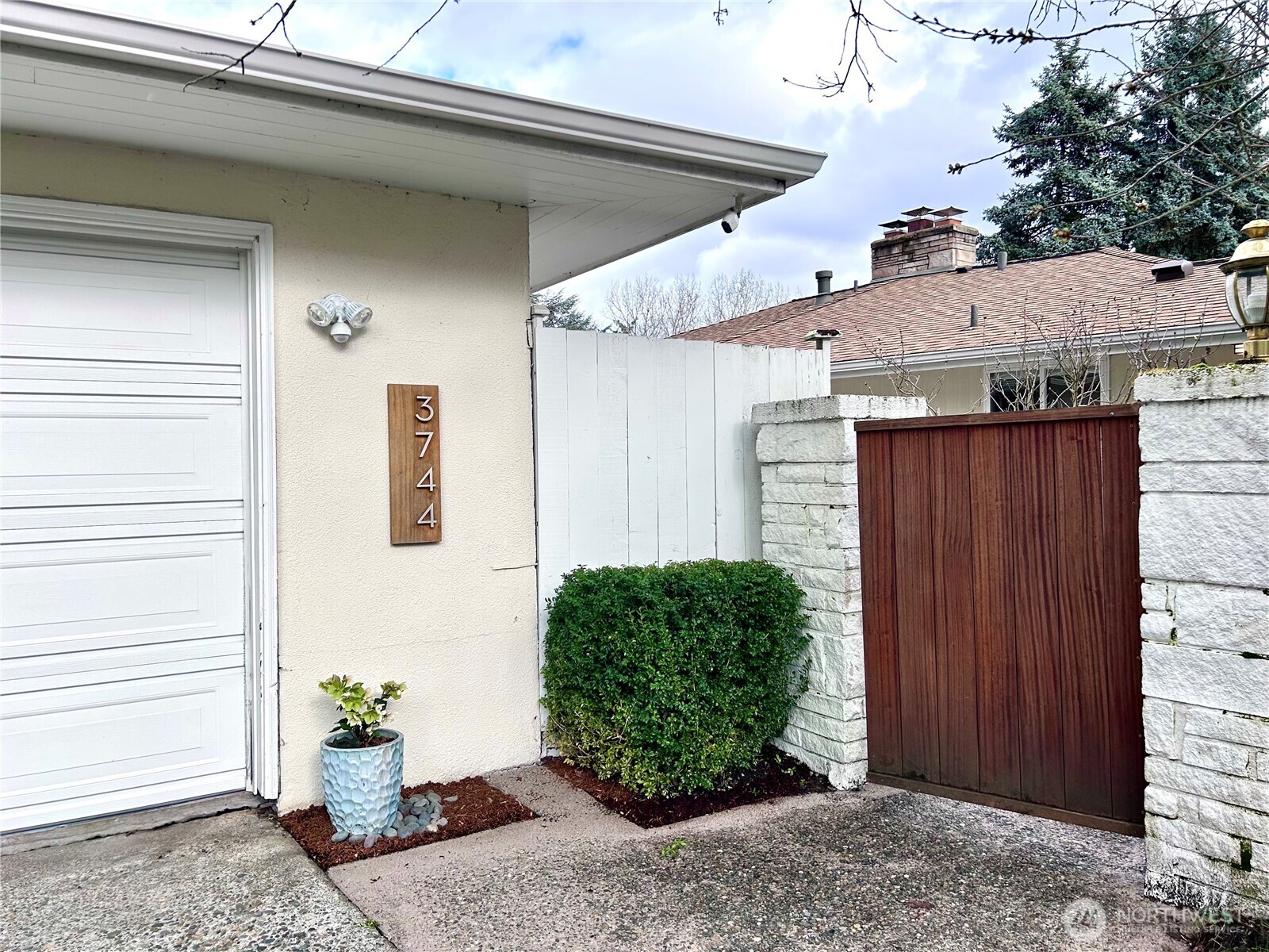 3744 NE 165th Street , Lake Forest Park, WA 98155