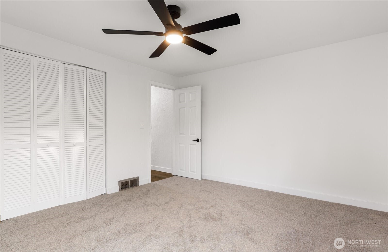 350 NE 7th Avenue , Oak Harbor, WA 98277