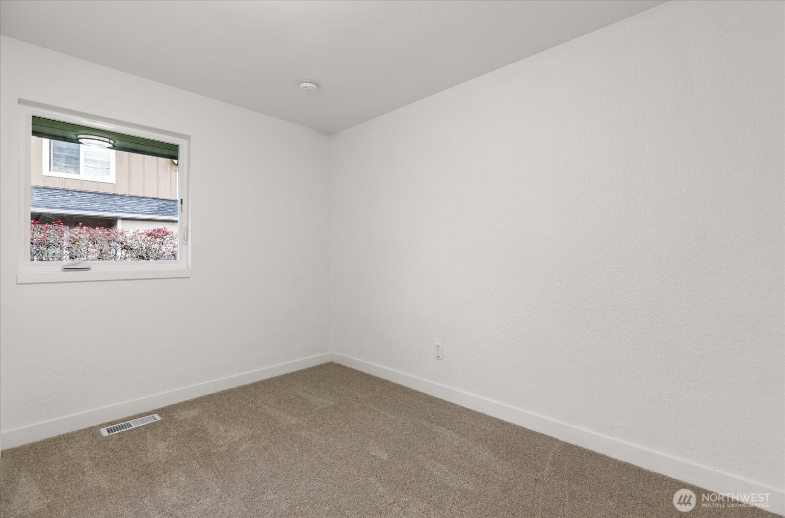 350 NE 7th Avenue , Oak Harbor, WA 98277