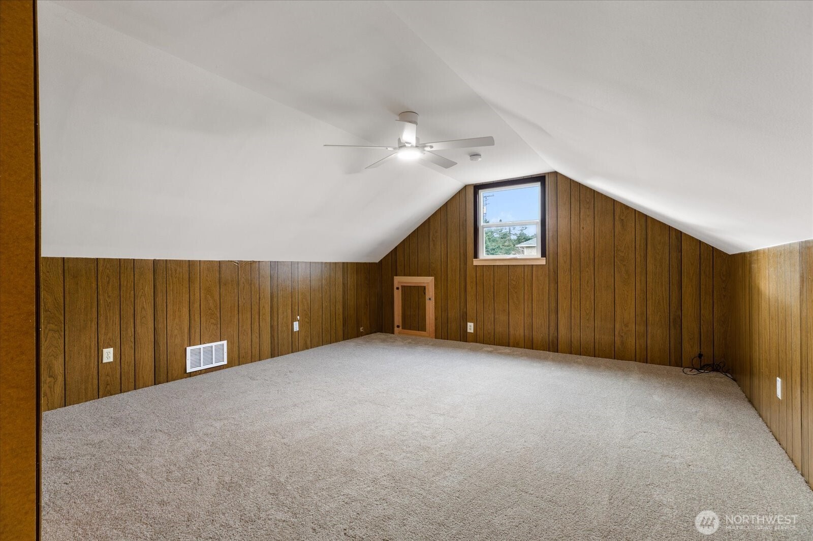 350 NE 7th Avenue , Oak Harbor, WA 98277