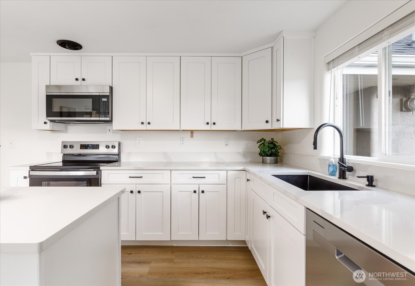 350 NE 7th Avenue , Oak Harbor, WA 98277