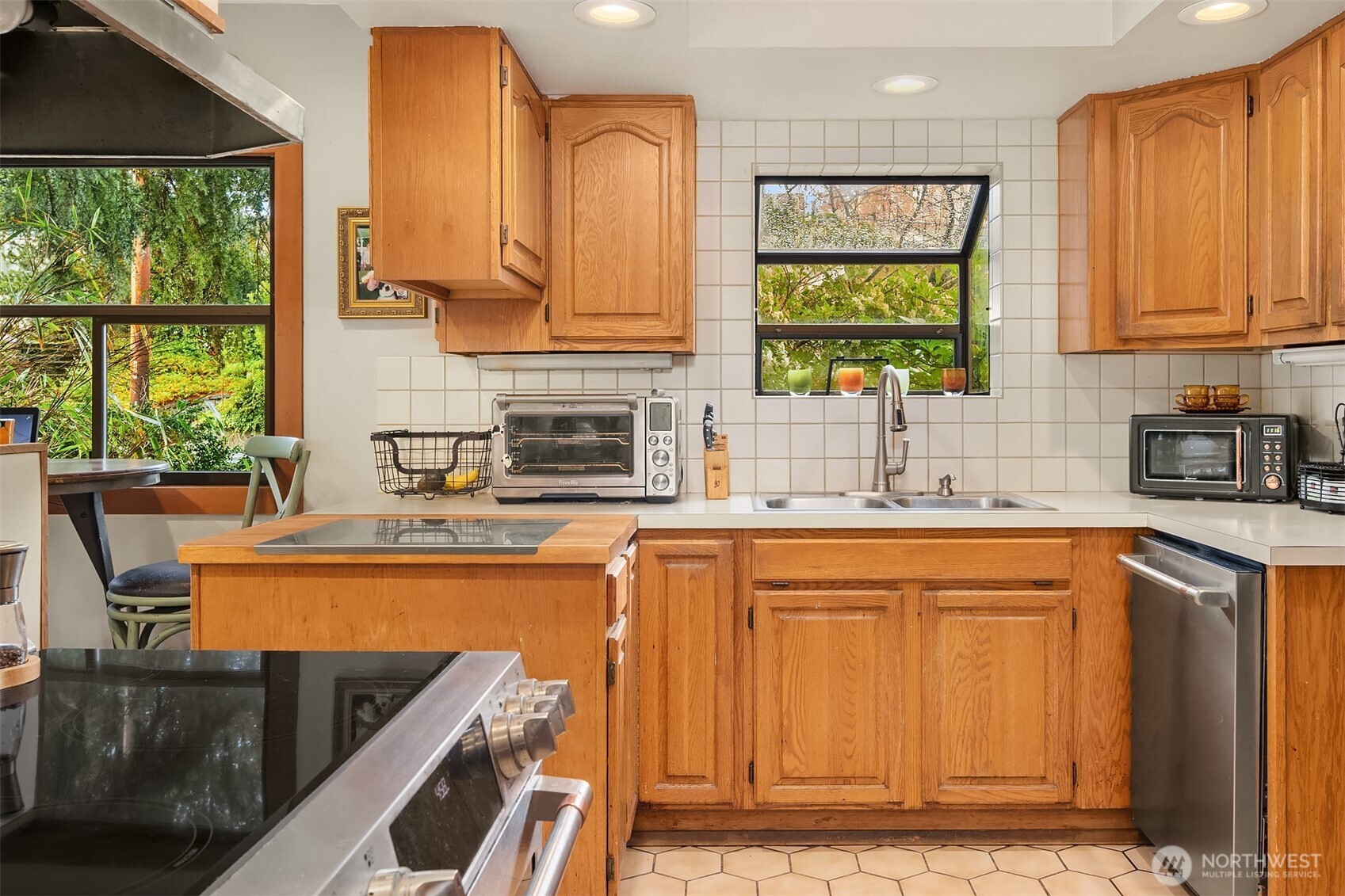 3939 Meridian Avenue N, Seattle, WA 98103