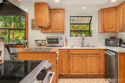 3939 Meridian Avenue N, Seattle, WA 98103 - Photo 9