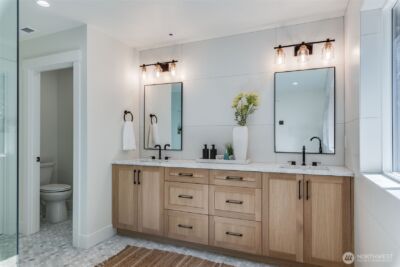 10661 Forbes Creek Drive , Kirkland, WA 98033 - Photo 27