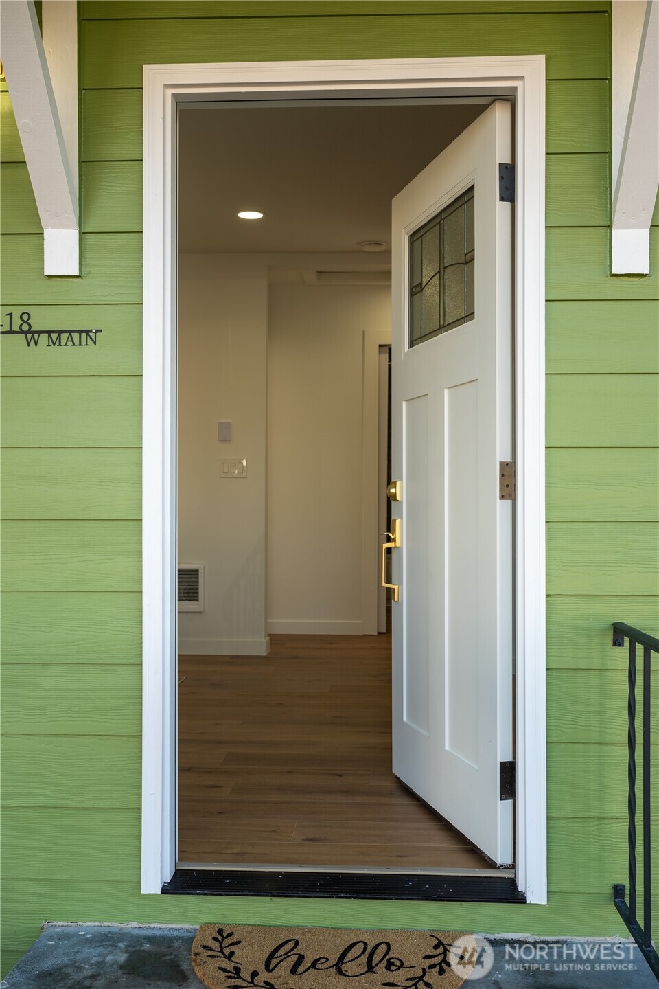 418 W Main , Puyallup, WA 98371-5324