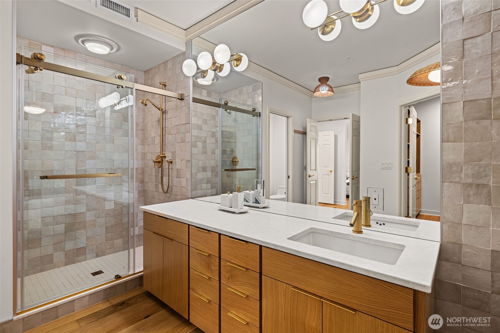 225 2nd Street S #D4, Kirkland, WA 98033