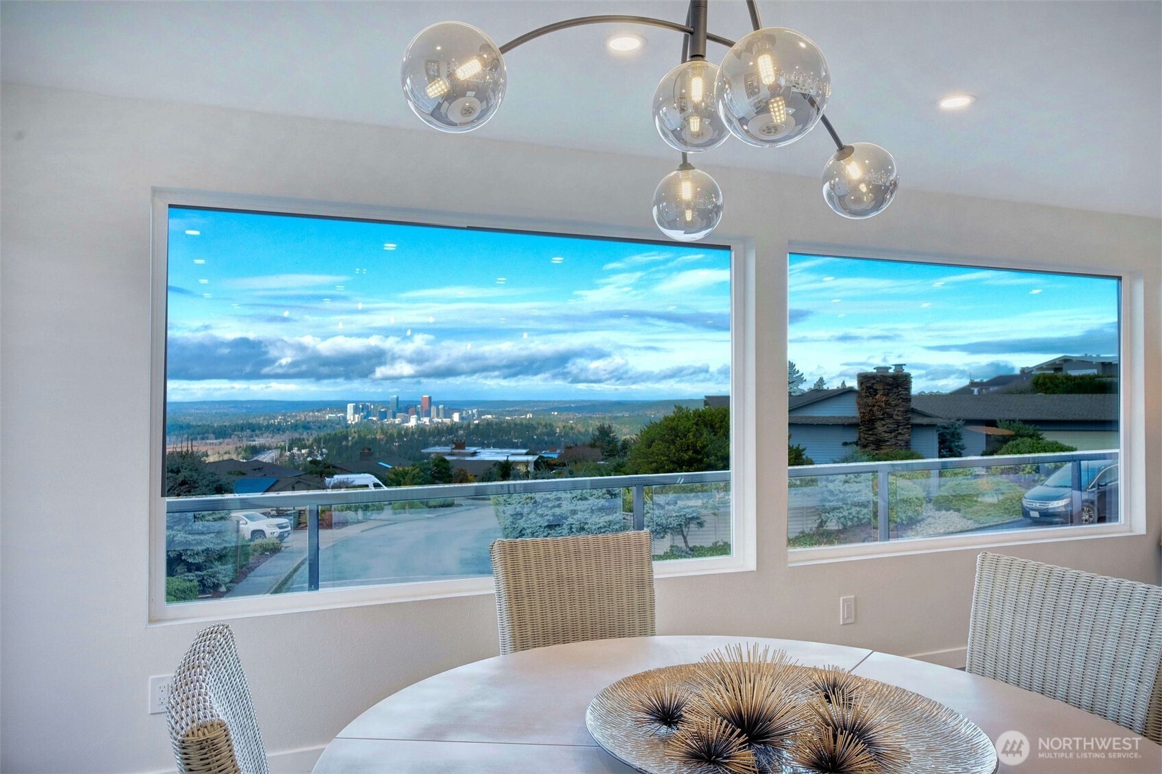 13901 Somerset Lane SE, Bellevue, WA 98006