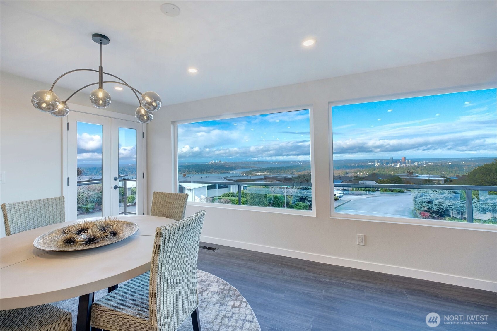 13901 Somerset Lane SE, Bellevue, WA 98006