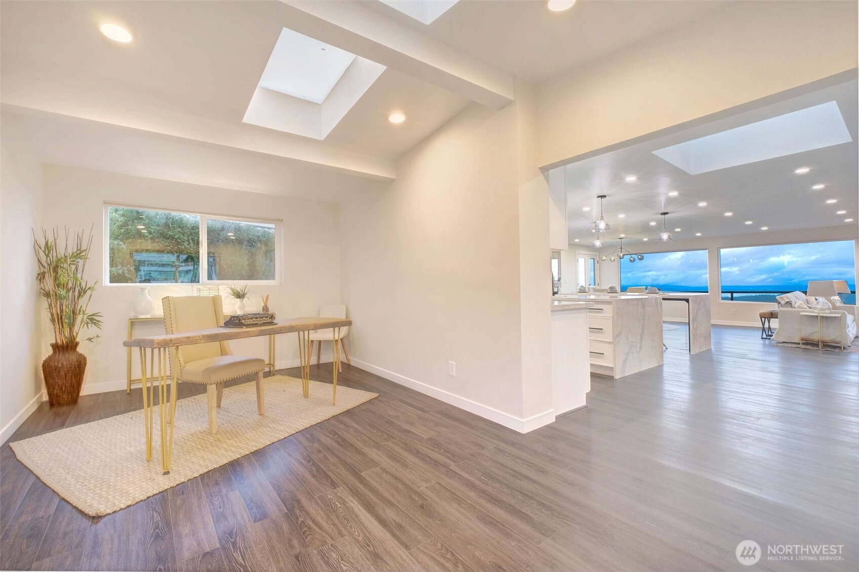 13901 Somerset Lane SE, Bellevue, WA 98006