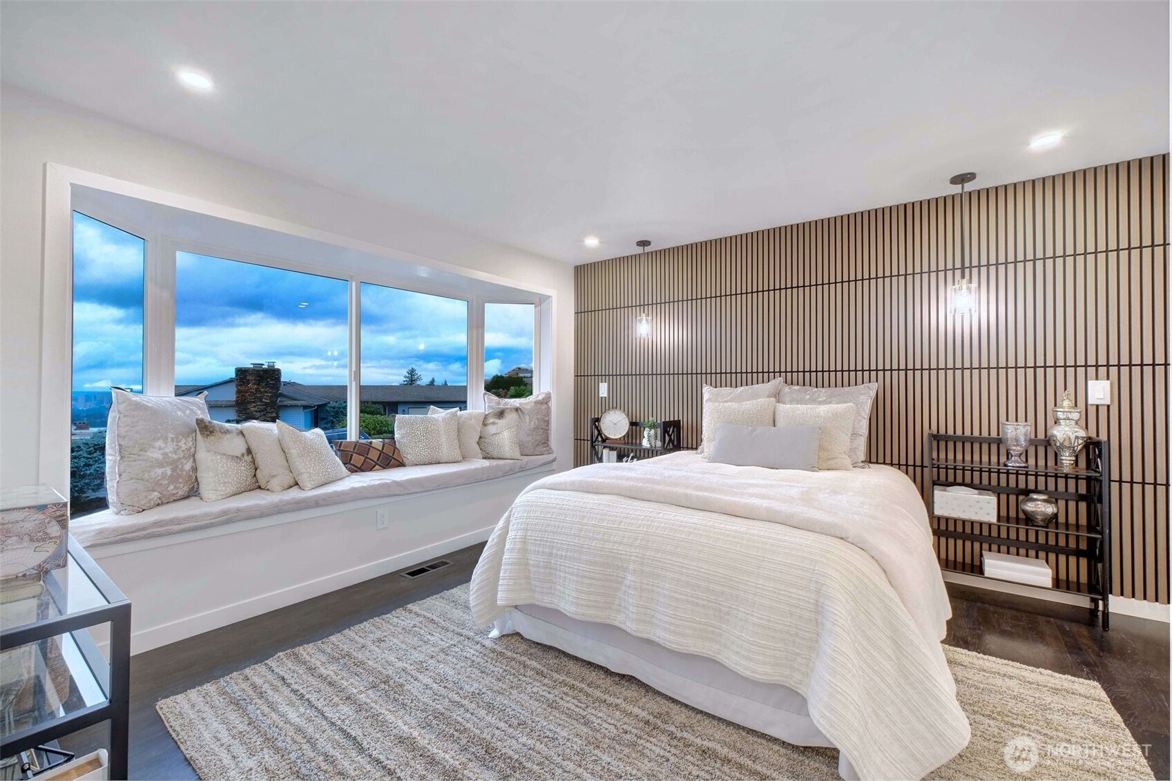 13901 Somerset Lane SE, Bellevue, WA 98006