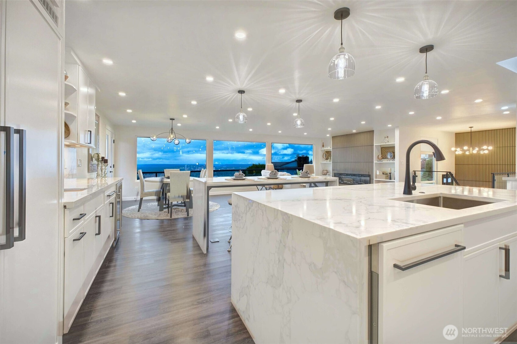 13901 Somerset Lane SE, Bellevue, WA 98006