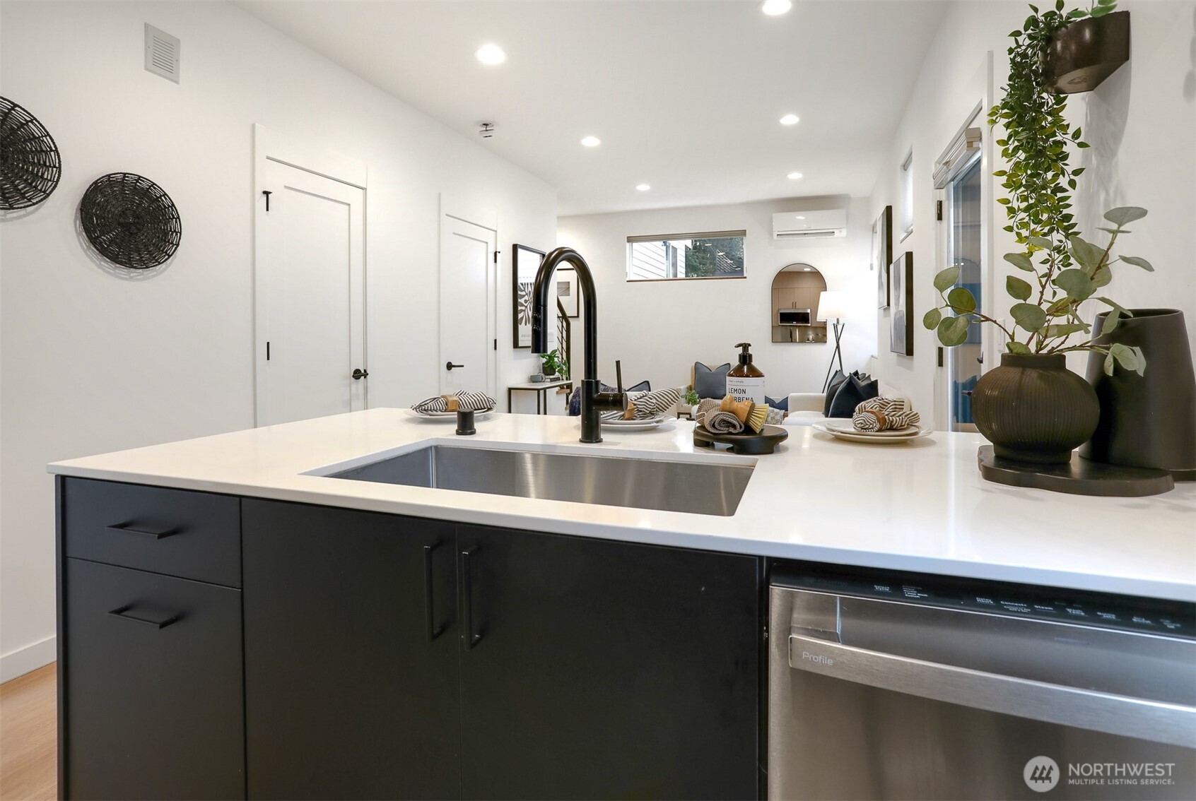 10344 Wallingford Avenue N, Seattle, WA 98133