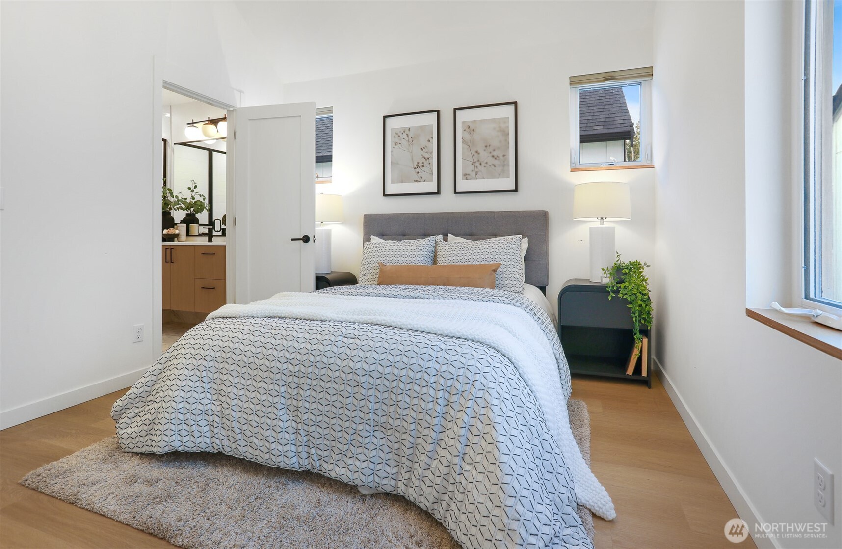 10344 Wallingford Avenue N, Seattle, WA 98133