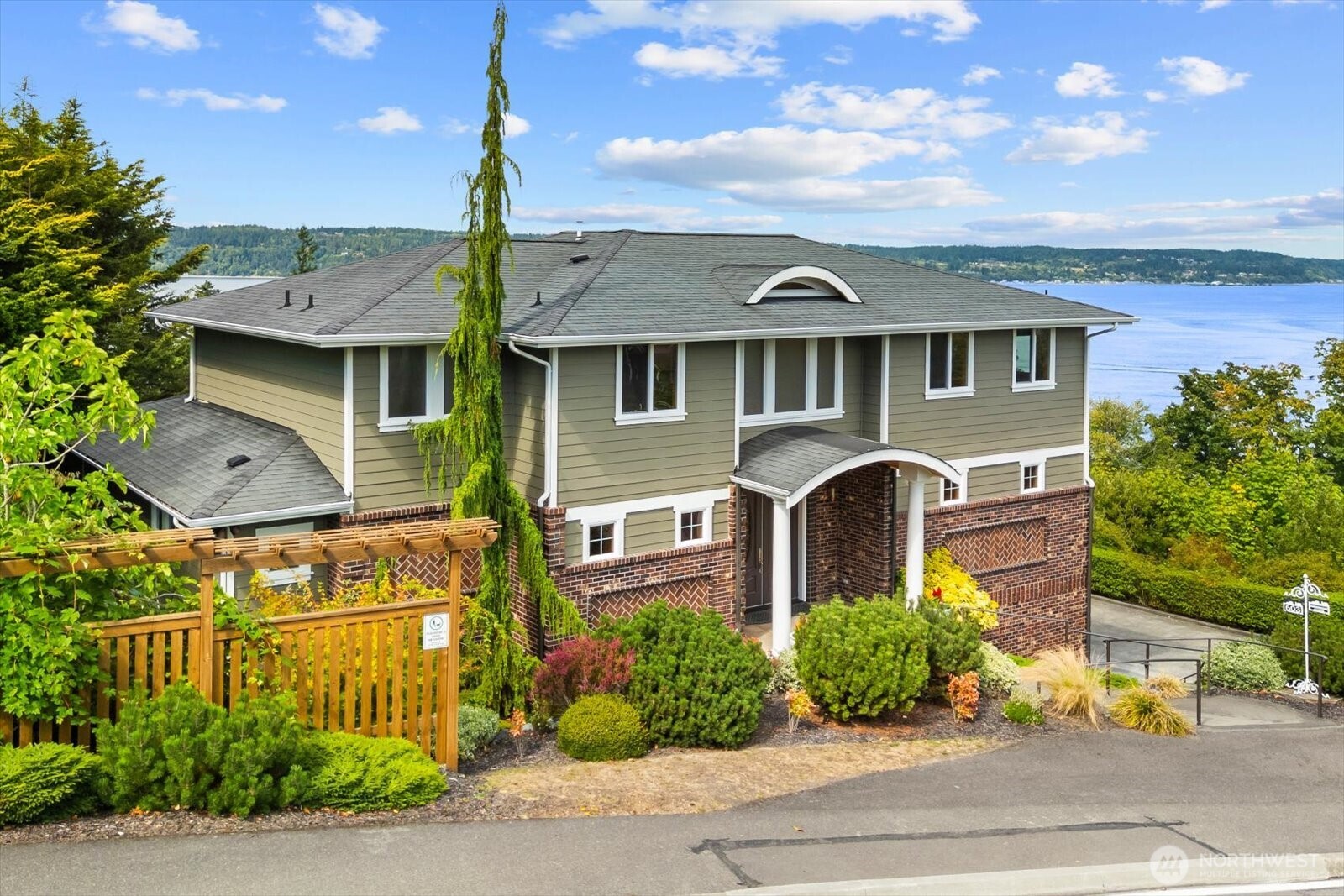 603 Washington Avenue , Mukilteo, WA 98275-2215