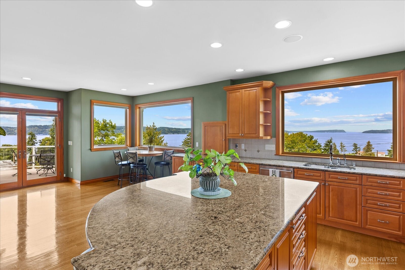 603 Washington Avenue , Mukilteo, WA 98275-2215