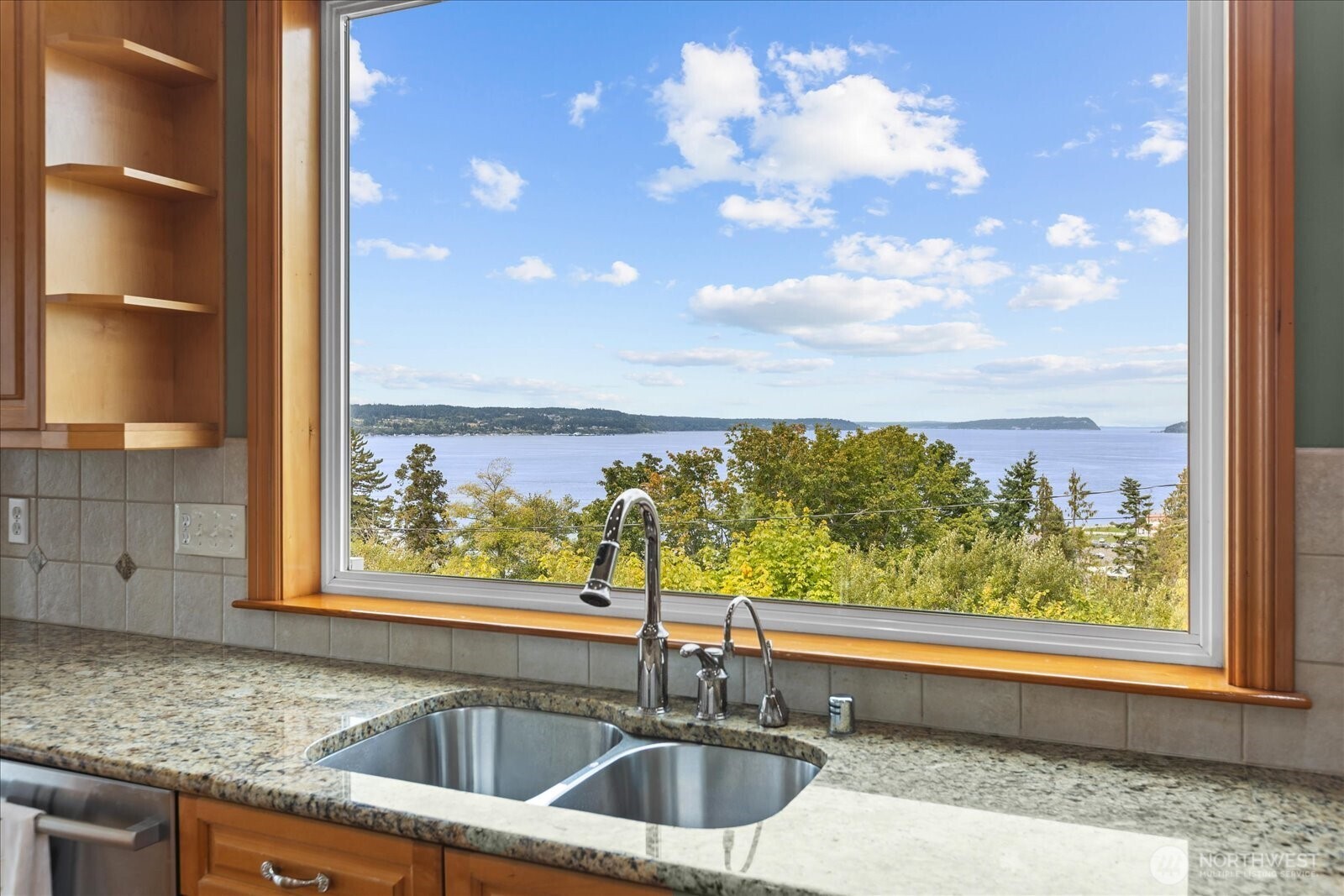 603 Washington Avenue , Mukilteo, WA 98275-2215