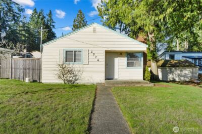 2524 NE 130th Street , Seattle, WA 98125 - Photo 2
